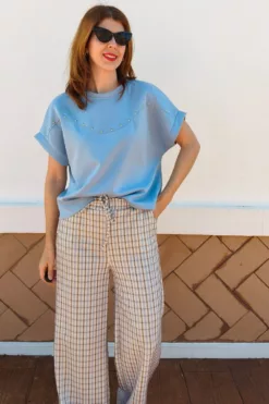 Camiseta Manga Corta Tachuelas Celeste