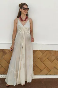Vestido Bordado Cachemir Beige