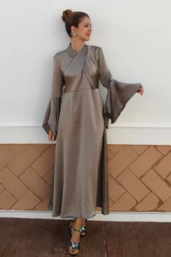 Vestido Satinado Manga Campana Taupe